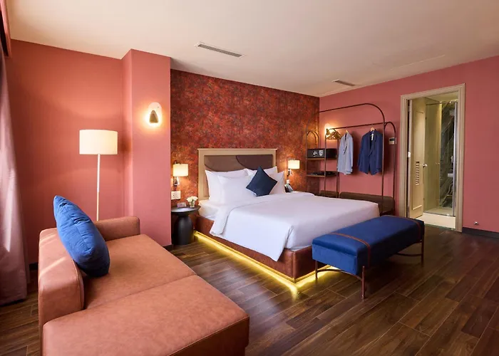 Kin Hotel Ly Tu Trong