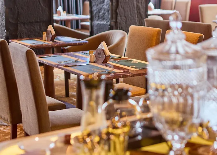 Kin Hotel Ly Tu Trong